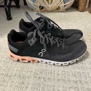 Black and peach on cloud shoes
Size 8 women’s
Fits 8.5 women’s